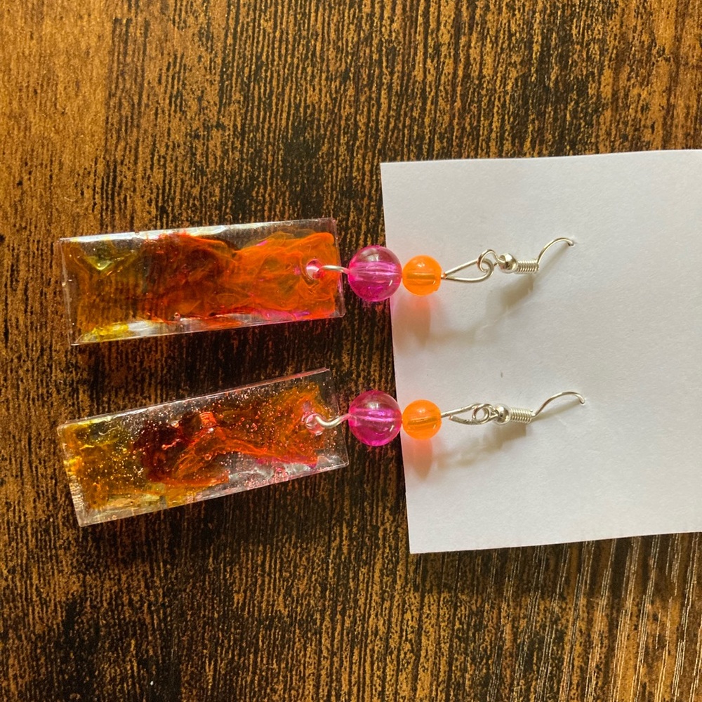 Resin dangle earrings